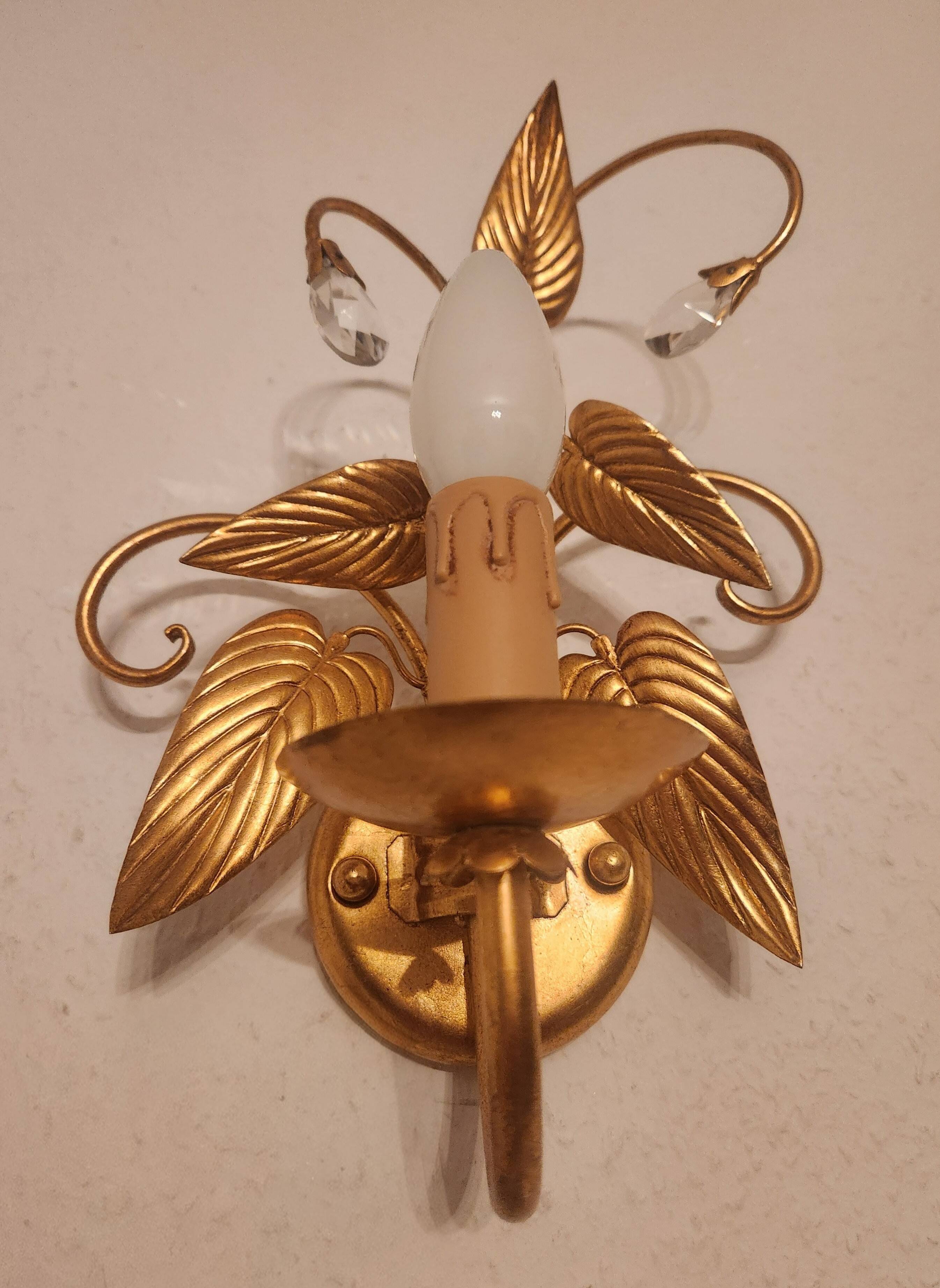 Shabby Wandlampe vergoldet Blattgold Kristallelemente Hollywood Regency 70s