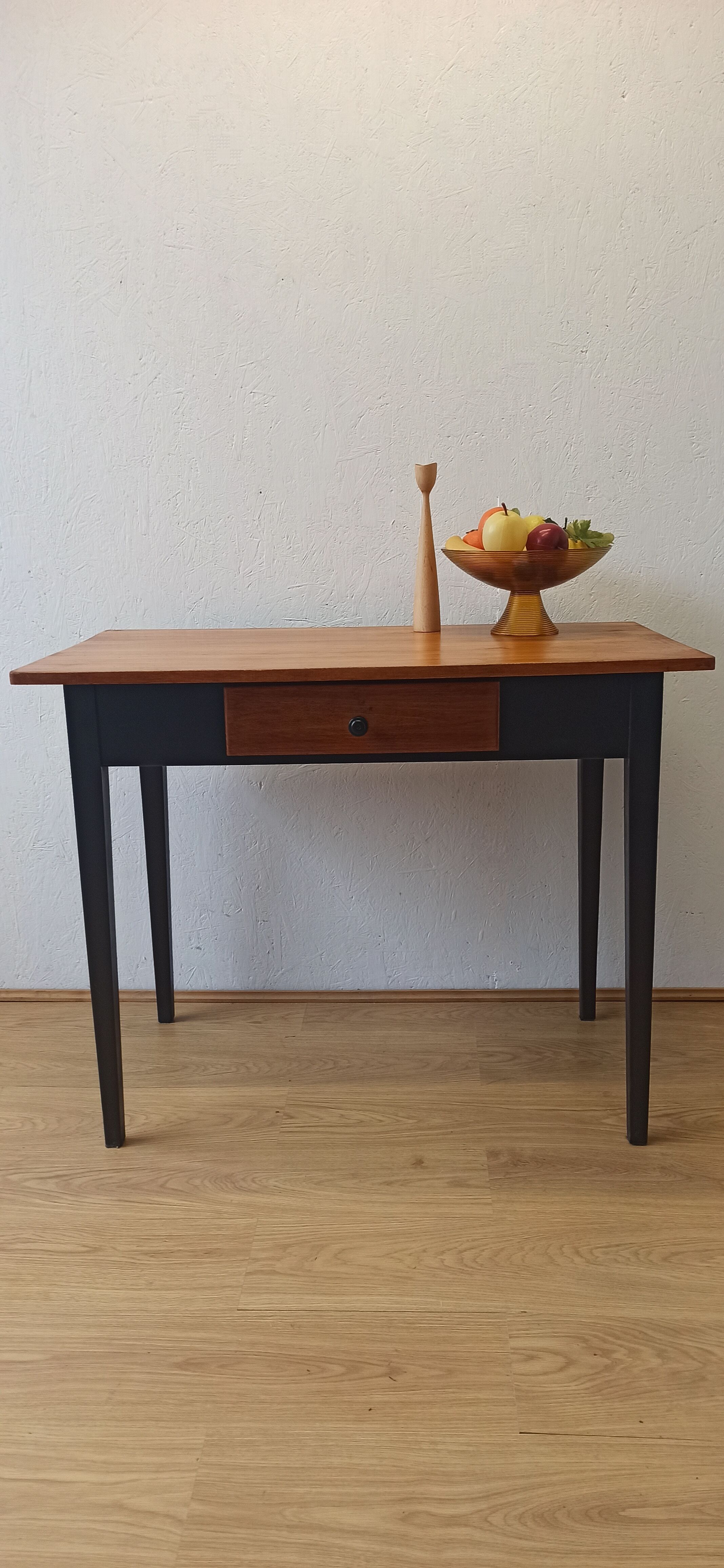 Minimalist kitchen table