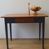 Minimalist kitchen table