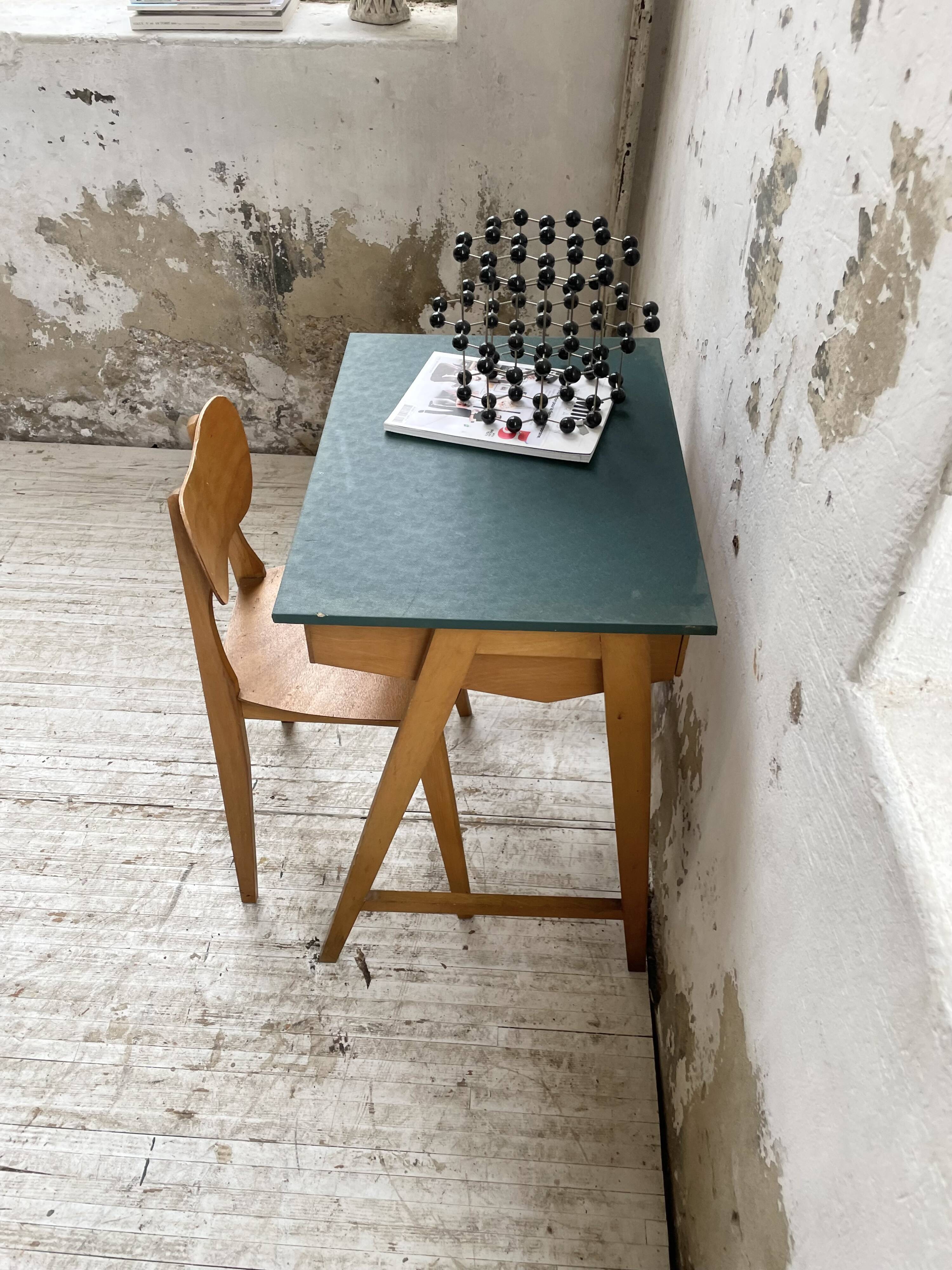Bureau et chaise enfant pieds compas