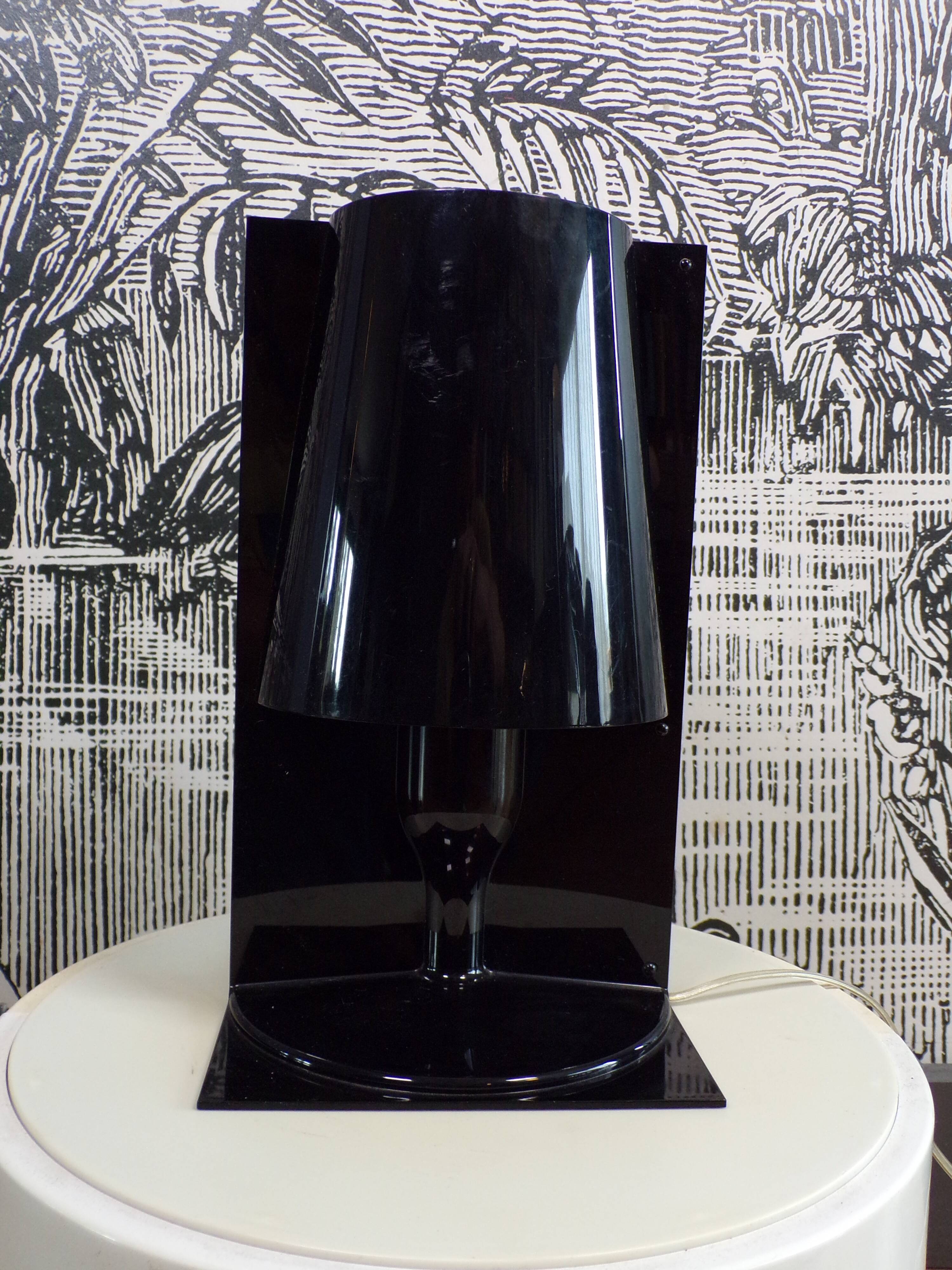Lampe Kartell Take noire par Ferrucio Laviani