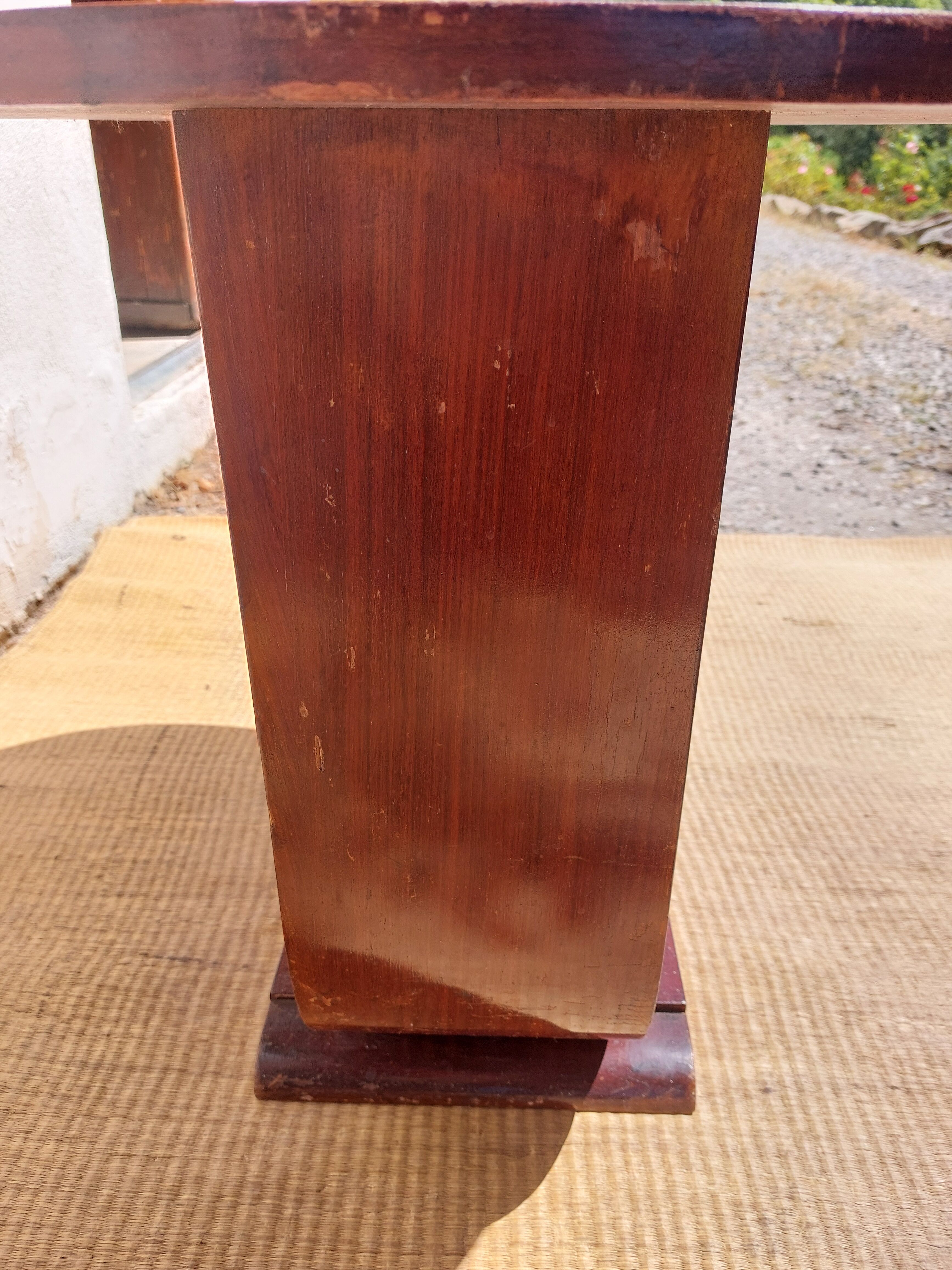 round pedestal table, Art Deco