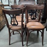 Set of 6 vintage curved wooden chairs, adorned with an elegant black lyre-shaped backrest.