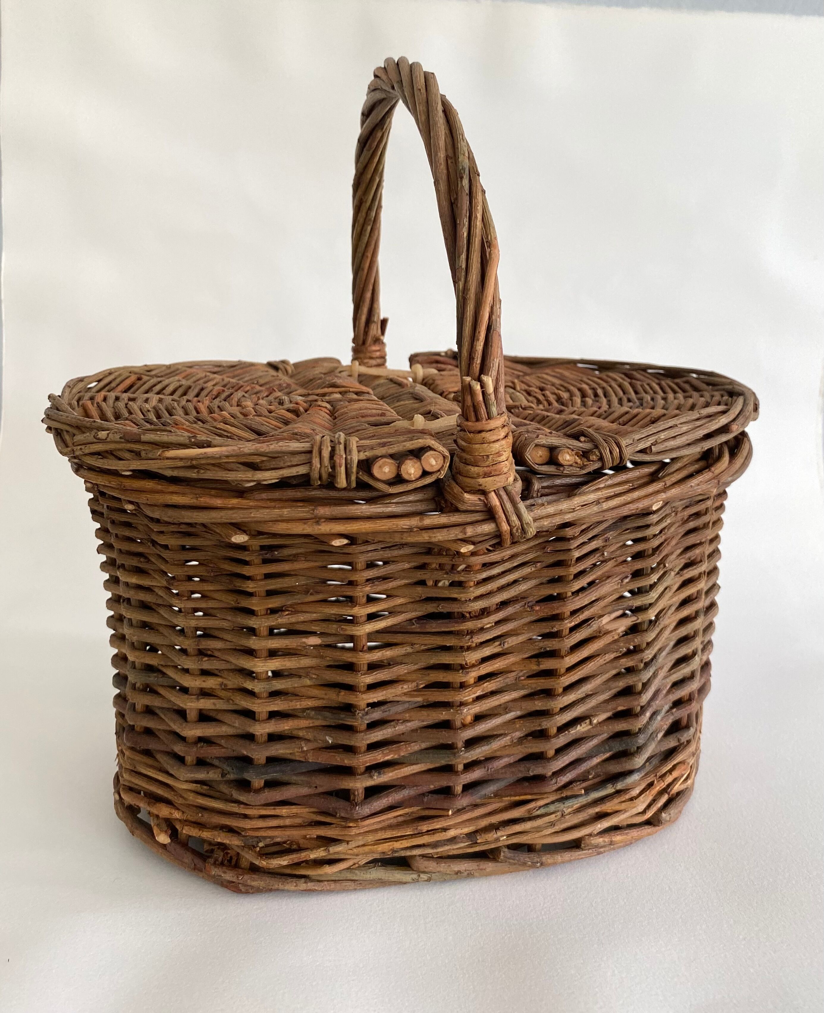 Double opening basket