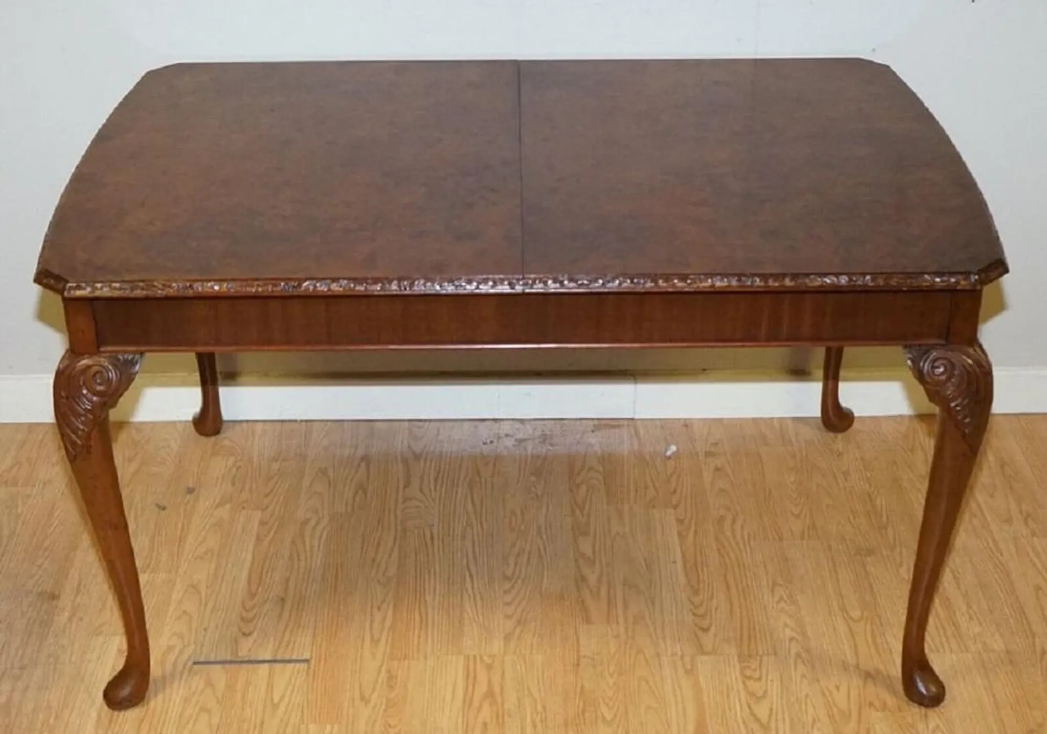 Queen Anne Dining Table in Walnut with Carved Legs, 1930s