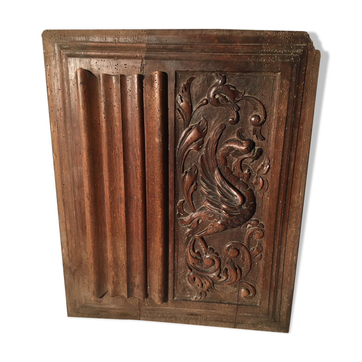 Facade of wooden cabinet door scultpté.