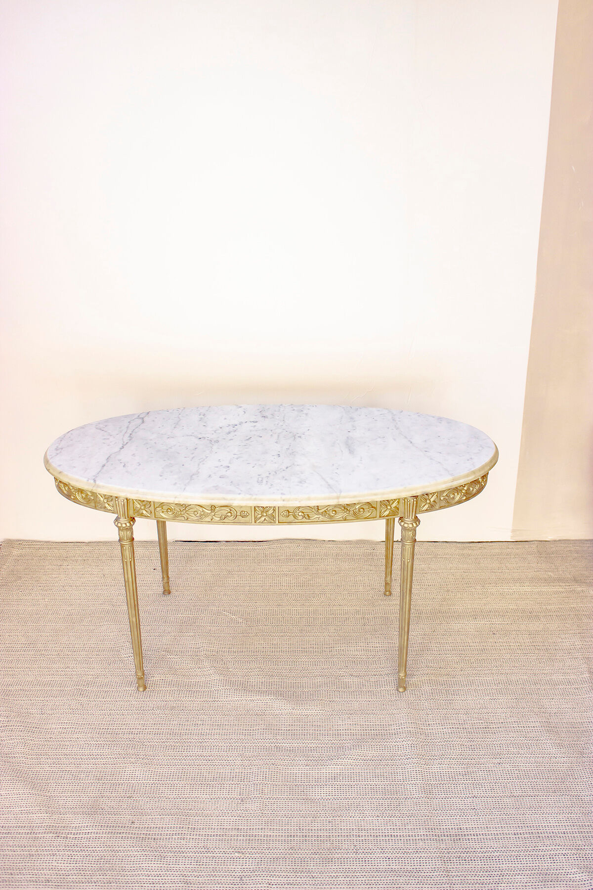 Oval coffee table in marble and brass