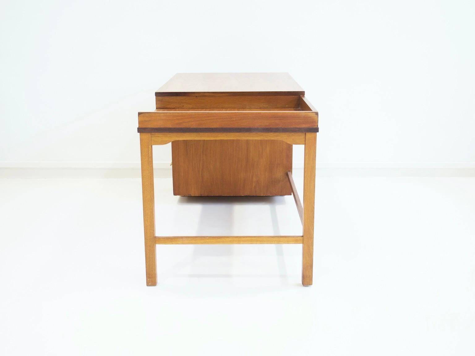 Bureau danois en bois de teck et de chêne