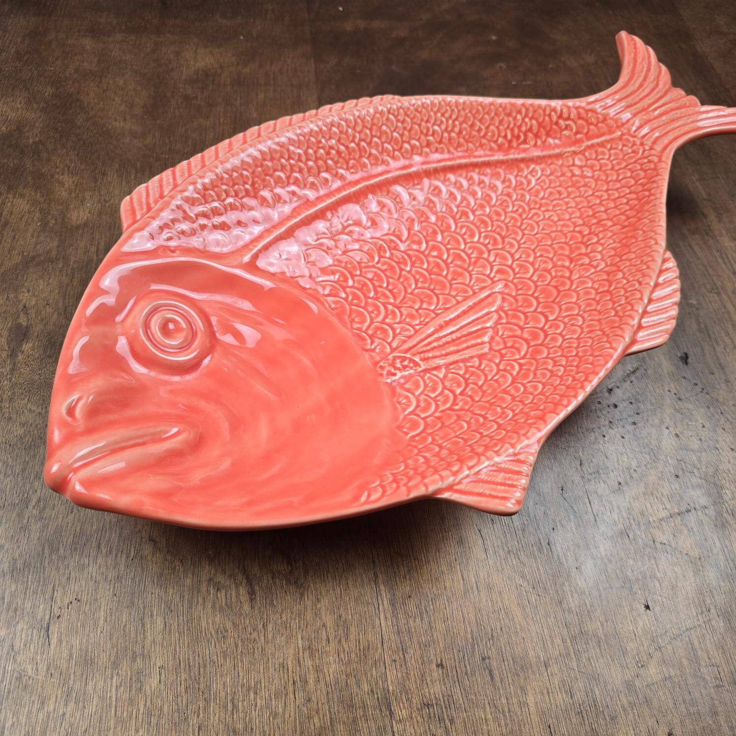 Large vintage fish platter Surtis Portugal in coral earthenware.