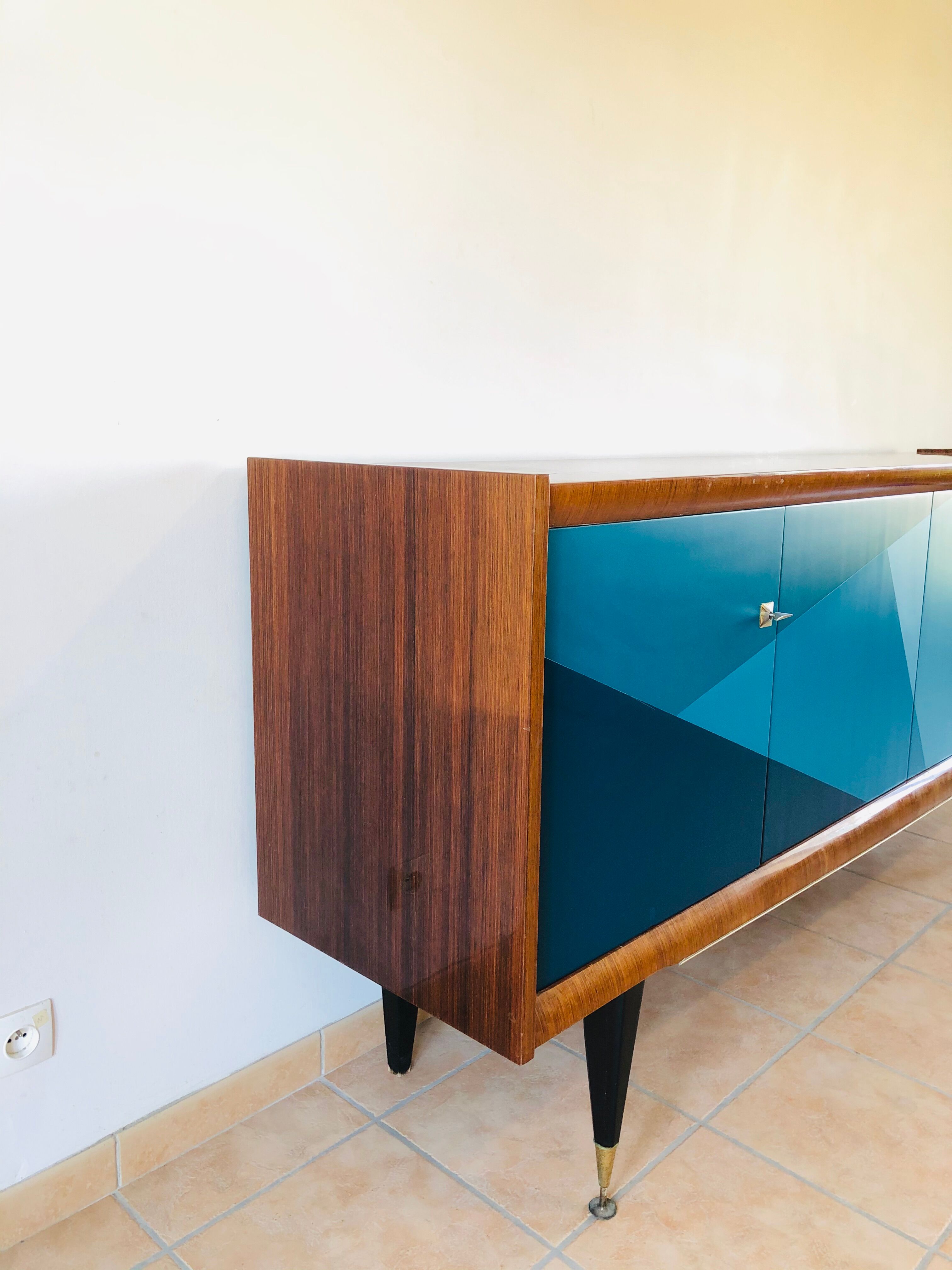 Graphic line in macassar 1960