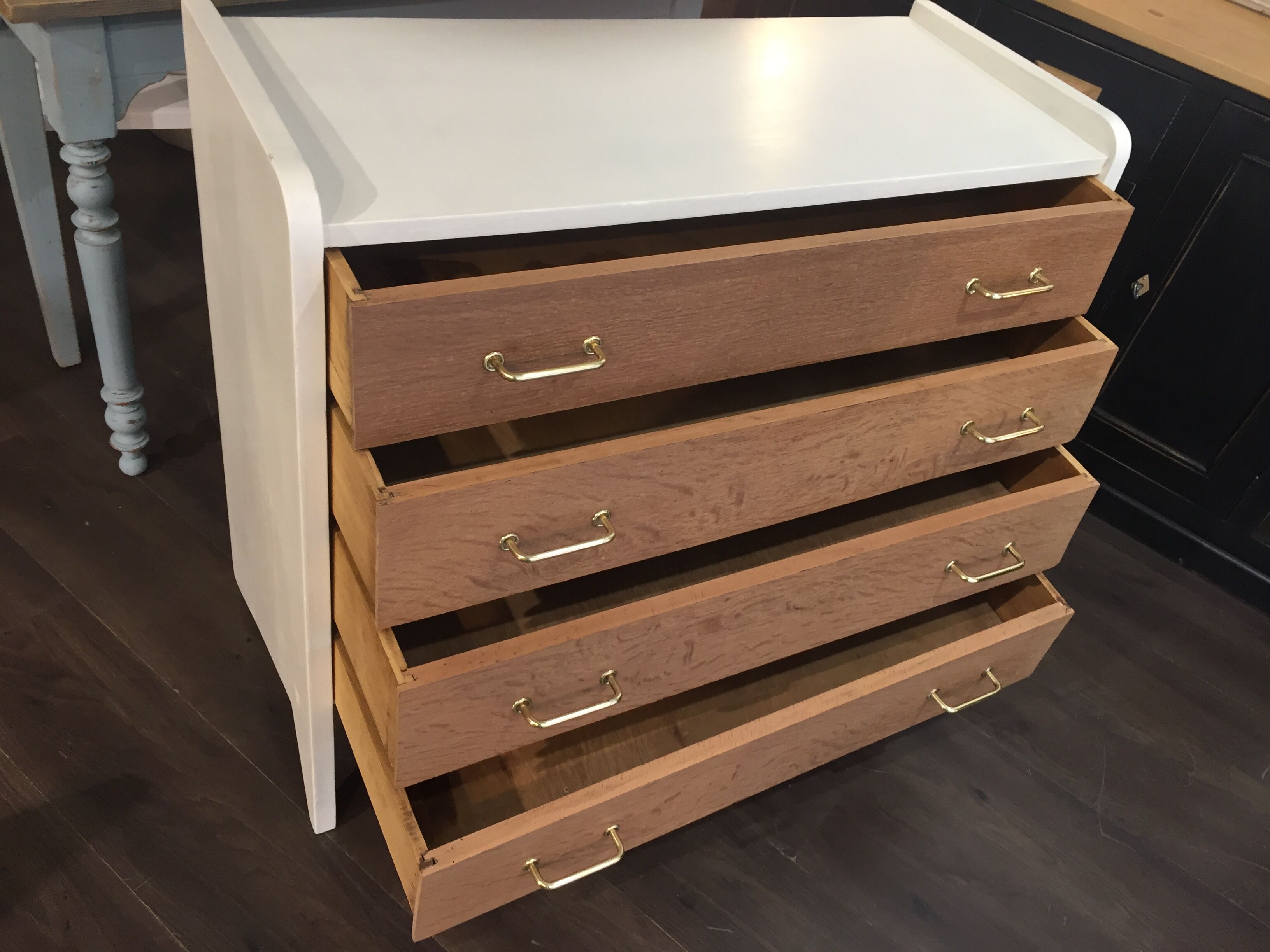 Chest of drawers 60