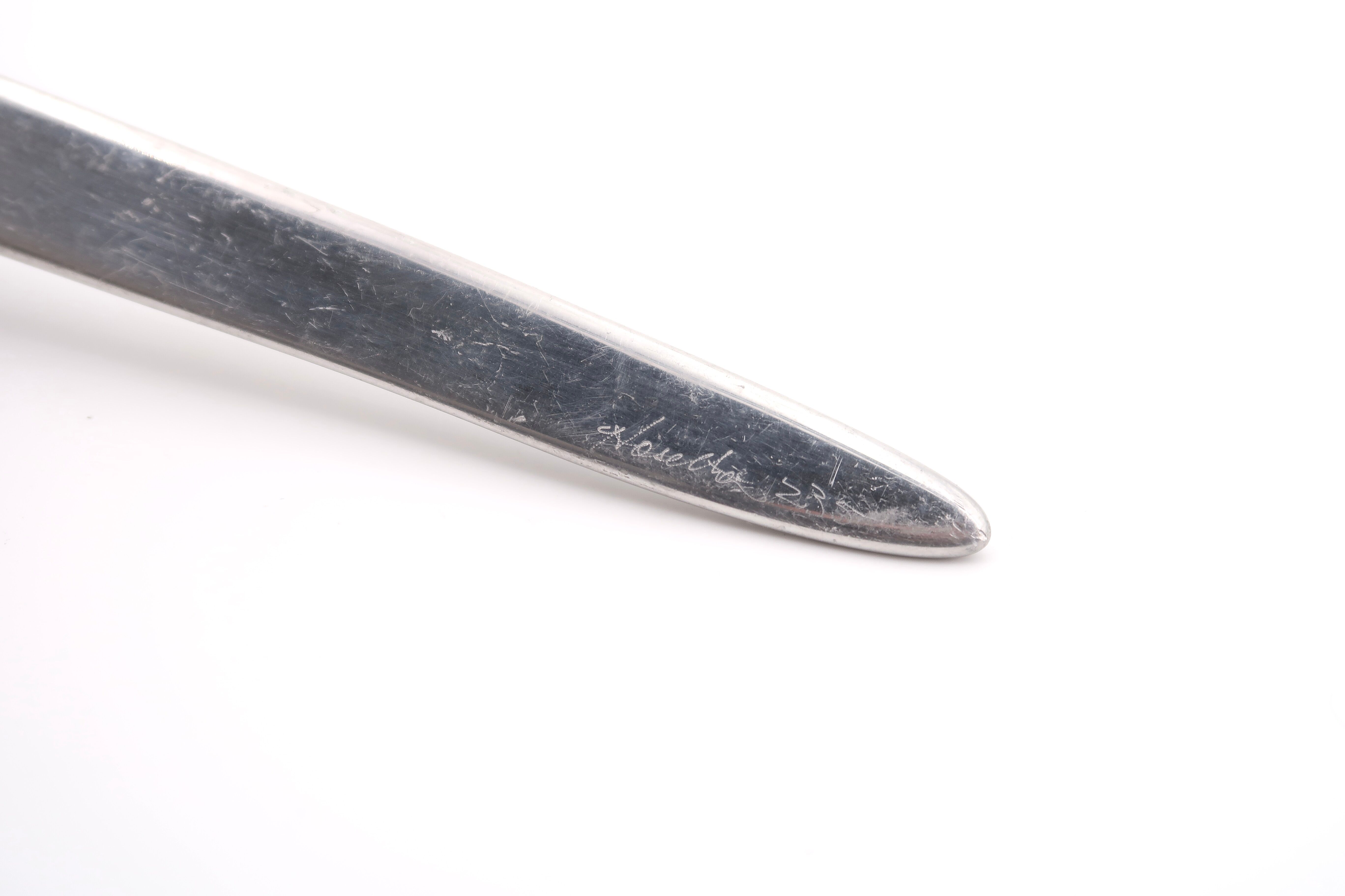 Coupe papier sculptural en aluminium Hoselton Canada