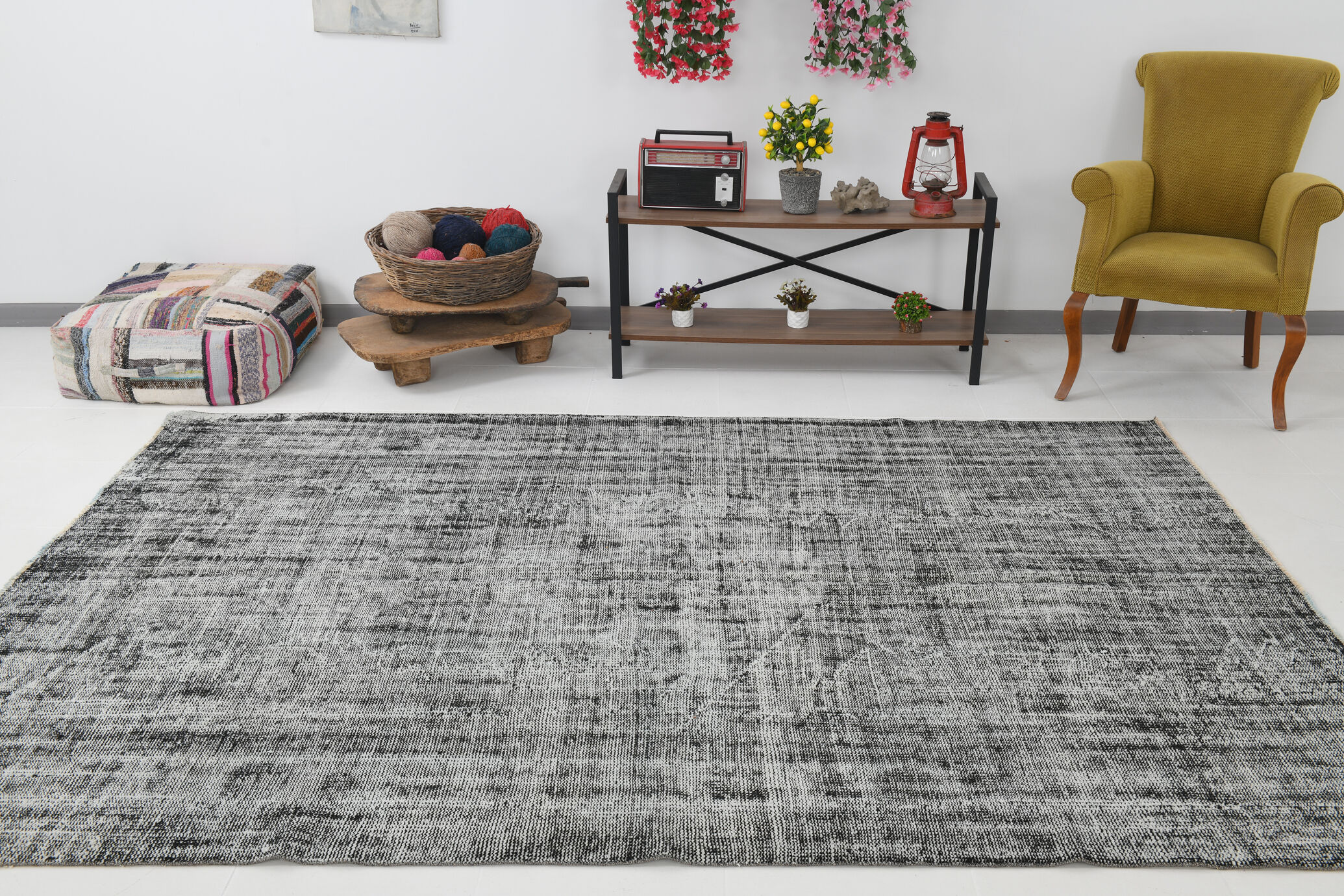 7x9 distressed black vintage rug, 205x292cm