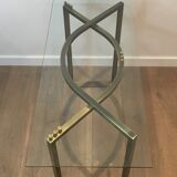 Console en acier brossé et laiton et plateau formé d'une dalle de verre. Travail français. Vers 1970