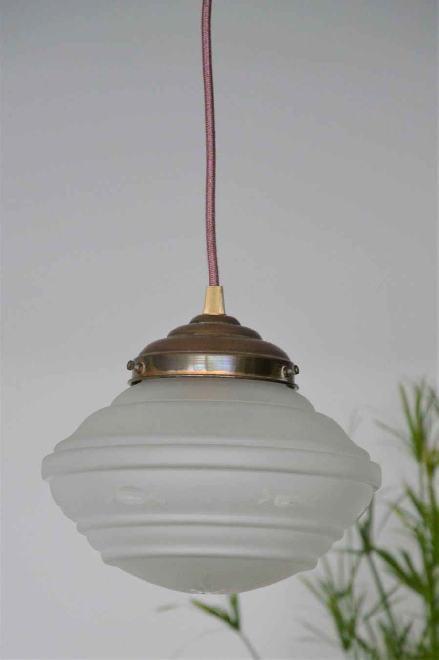 Engraved glass globe pendant lamp