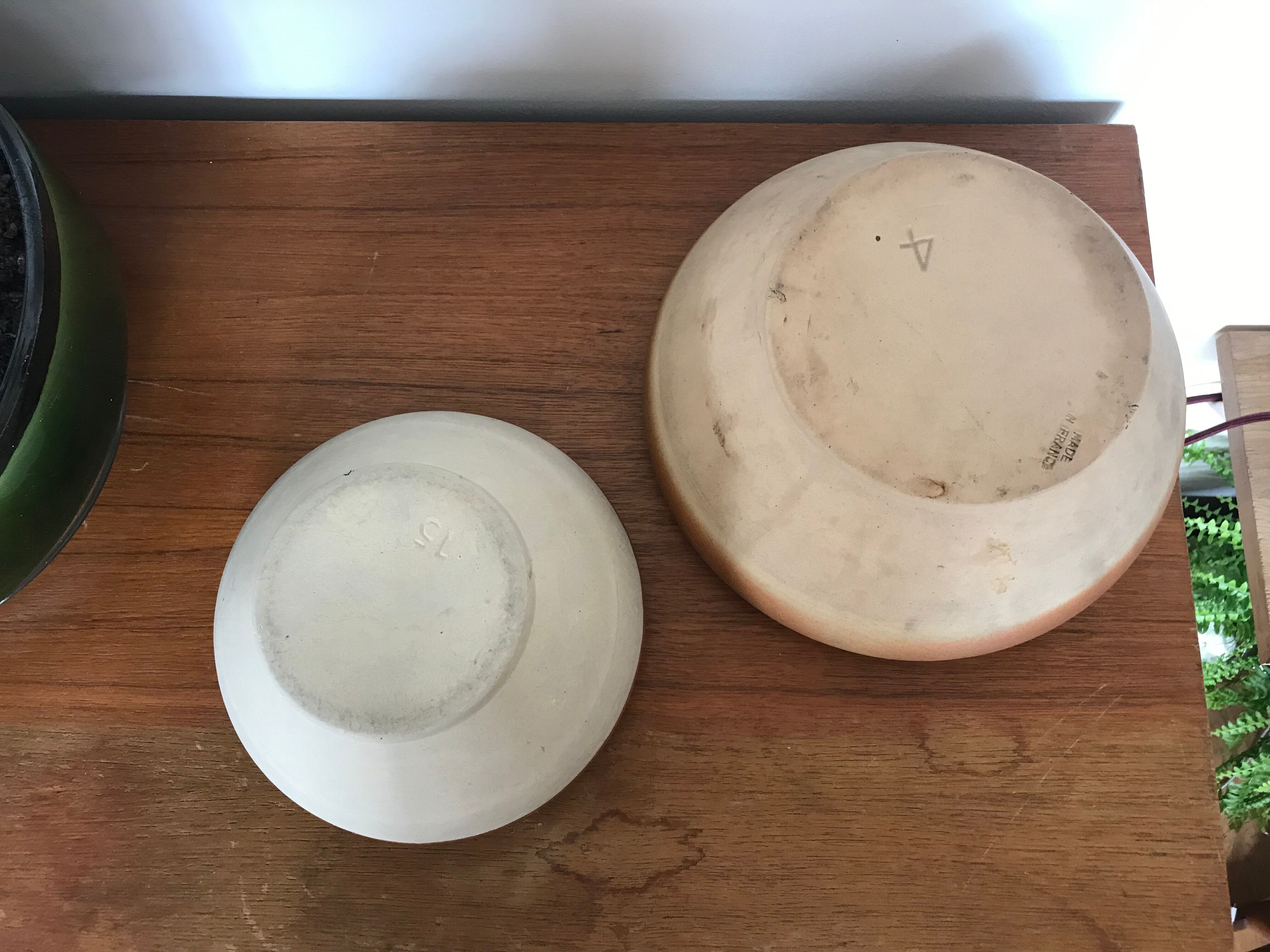 Pair of bowls enamelled sandstone