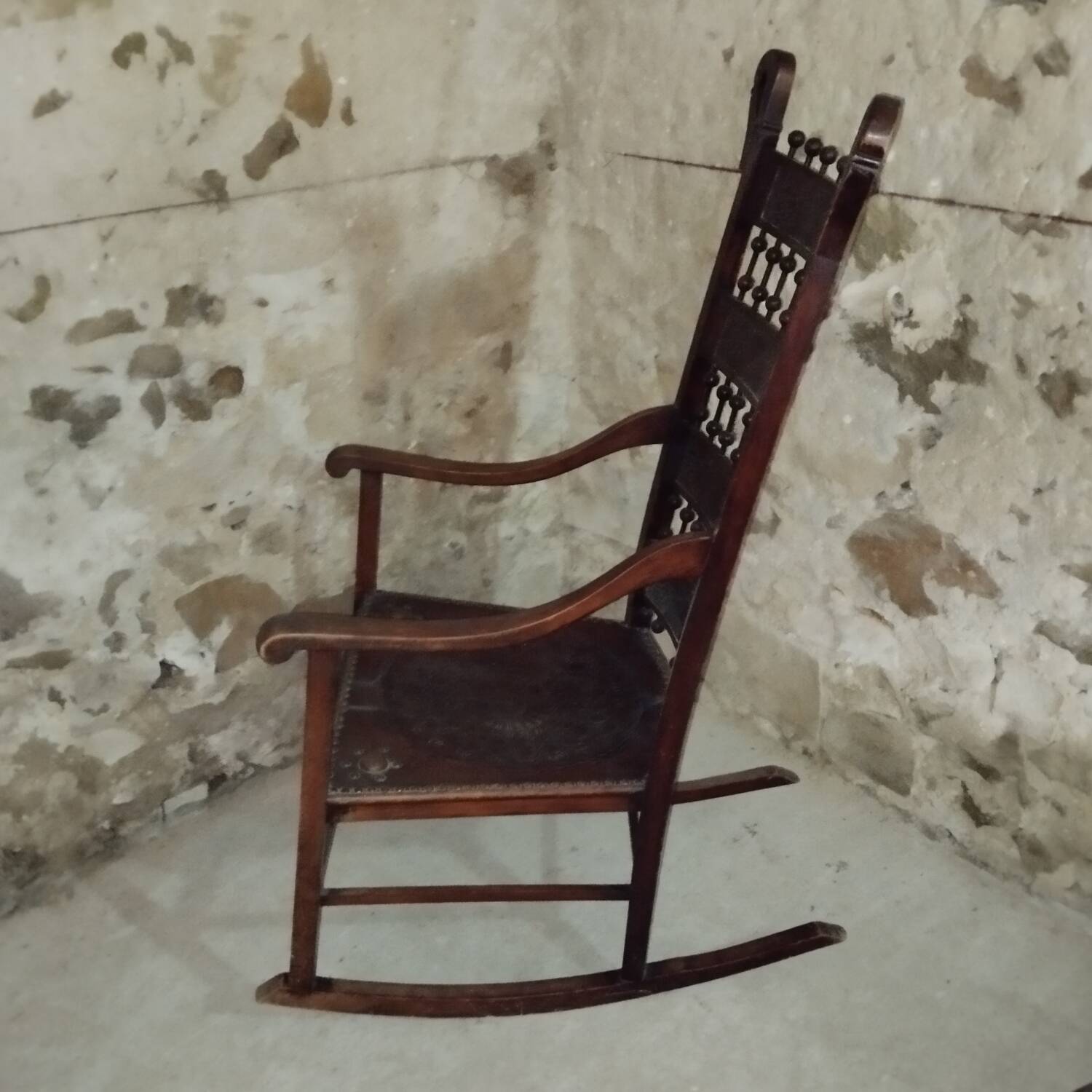 Rocking chair, 19th century art and craft rocking chair