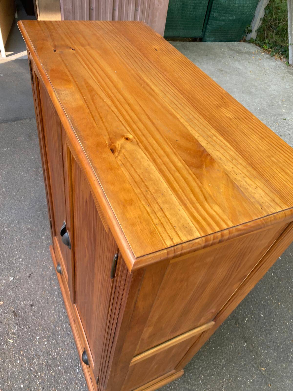 Small wardrobe / bonnetière in solid honey pine with 2 doors and 1 drawer.