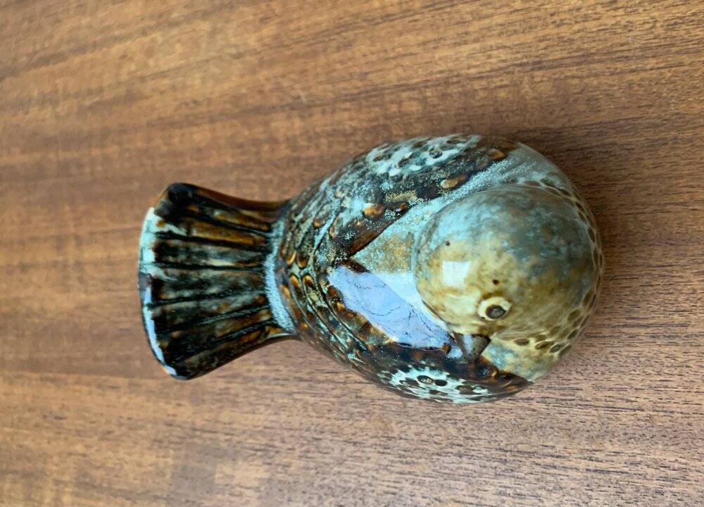 Bird sculpture in Danish studio pottery from the mid-century by Søholm, 1960s.