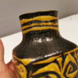 Small ceramic vase, designed by Nils Thorsson for Aluminia/Royal Copenhagen in the 1950-60s.