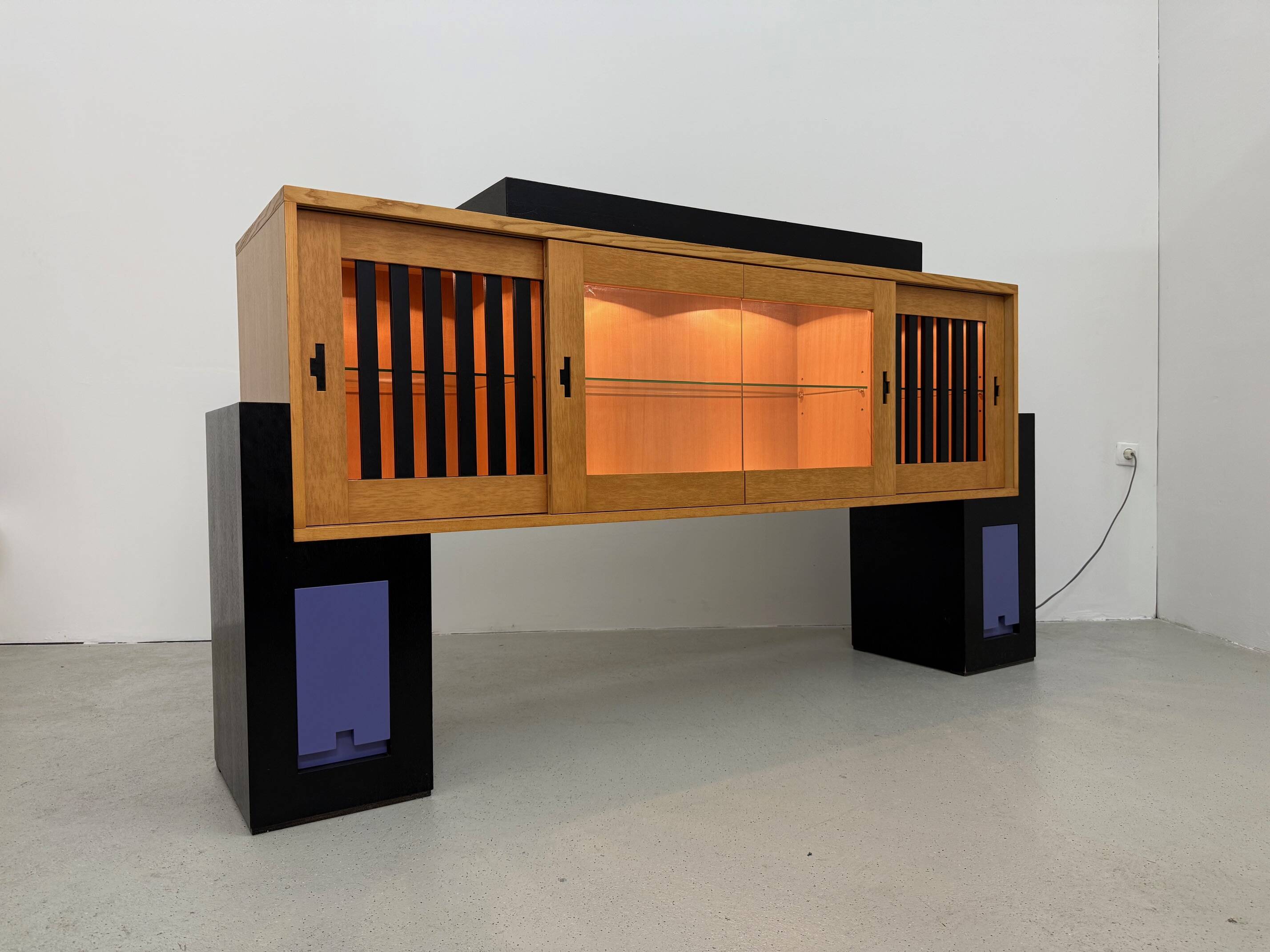 Buffet en bois postmoderne rétro éclairé, Japon, années 1980