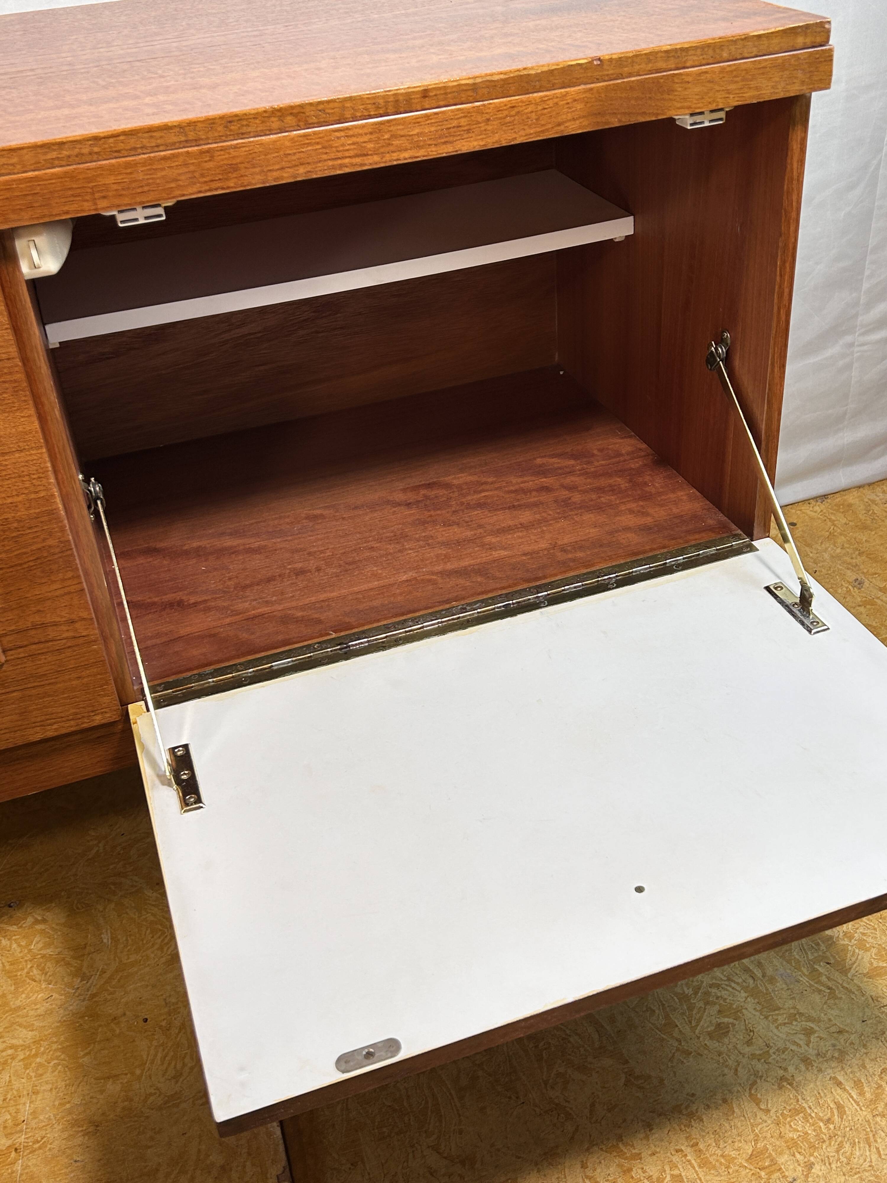 Buffet rétro vintage en teck du milieu du siècle par Beautility – Élégant des années 1960