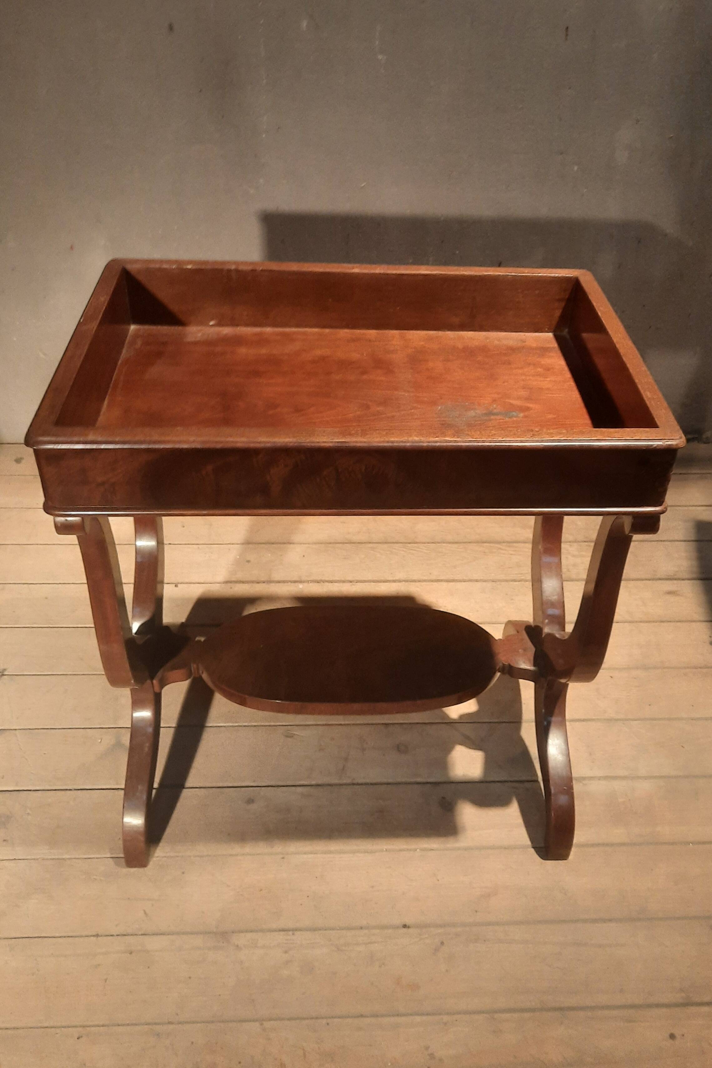 Table d appoin à cuvette t en acajou
