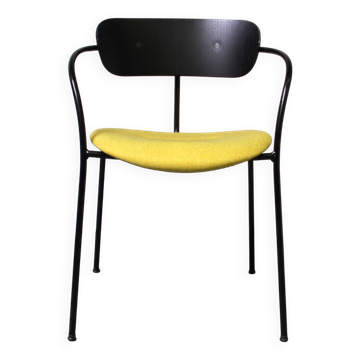 Pavilion AV4 chair, & Tradition