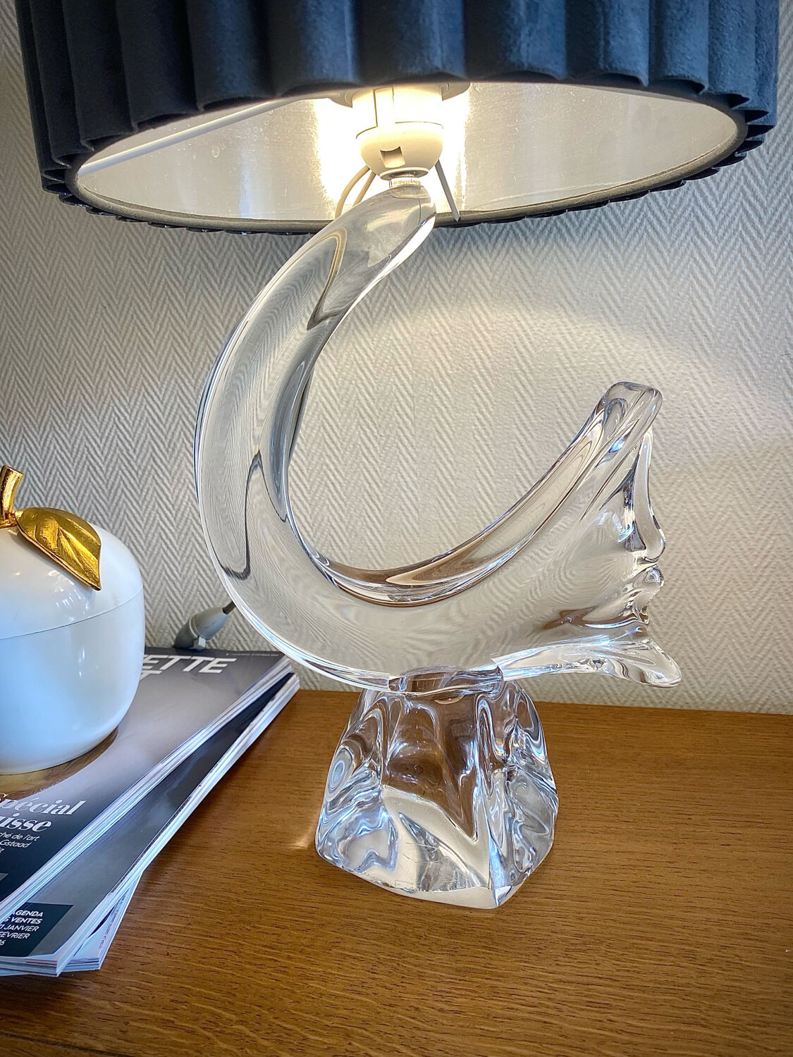 Lamp signed Daum France in crystal.