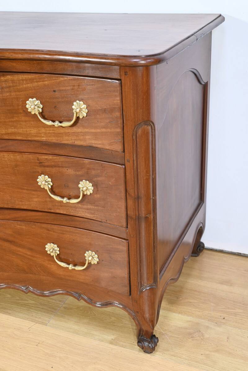 Nantes Commode from Port in Cuban Mahogany – 2nd part of the 18th century