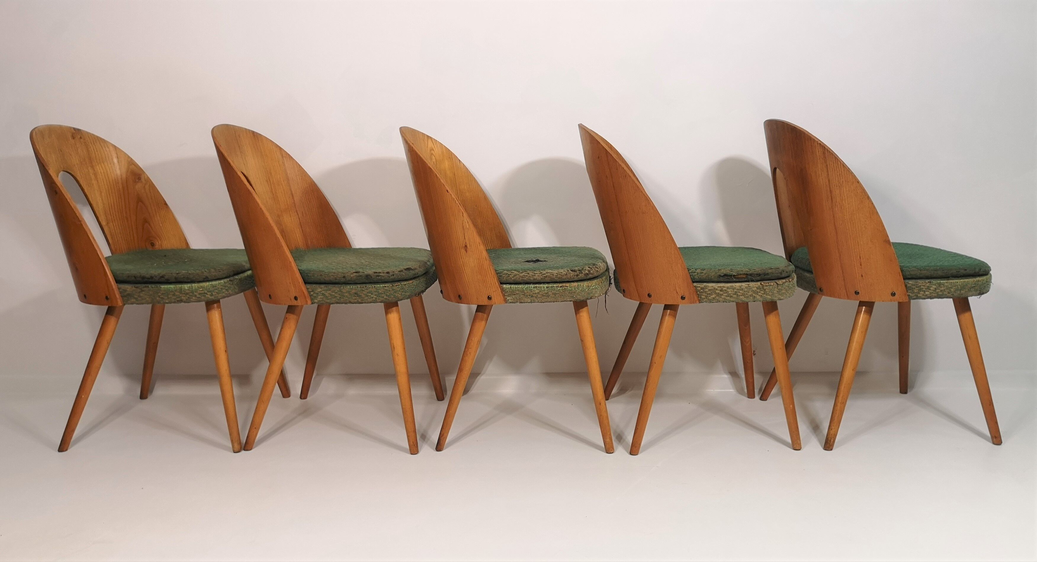 Ensemble de 4 chaises à manger par Antonín Šuman, années 1960