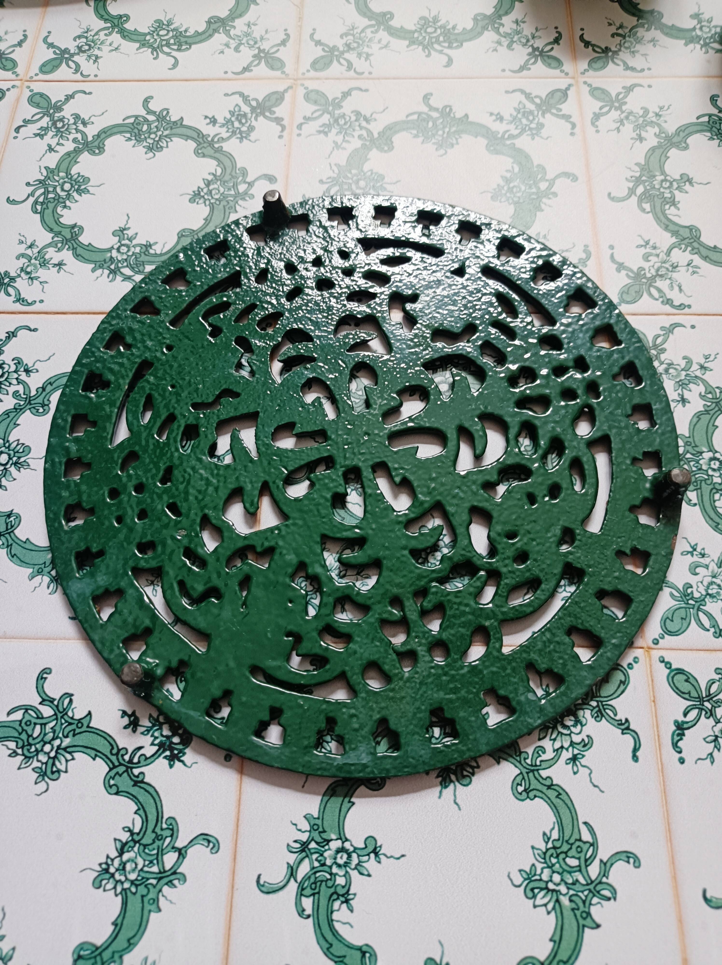 Cast iron trivet