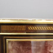 Vitrine de style Louis XVI en marquetrie