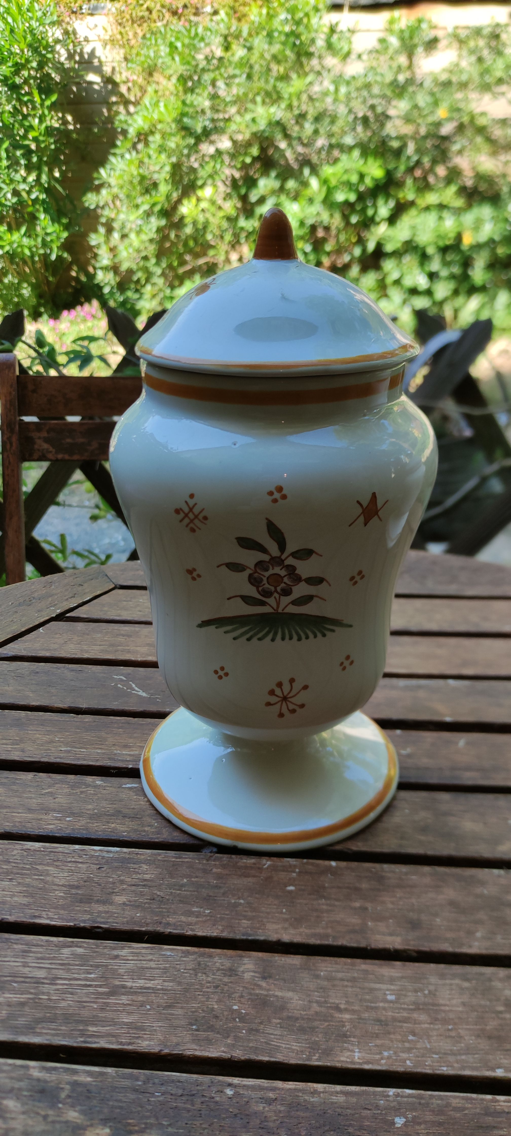 Pot apothecary poppy of the house moustiers