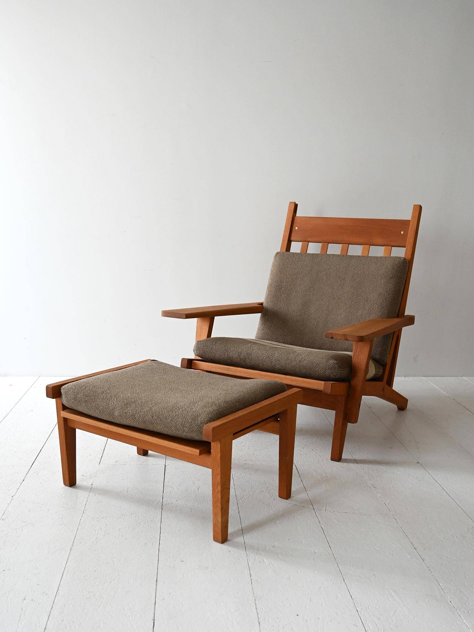 Hans Wegner GE 375 Armchair for Getama