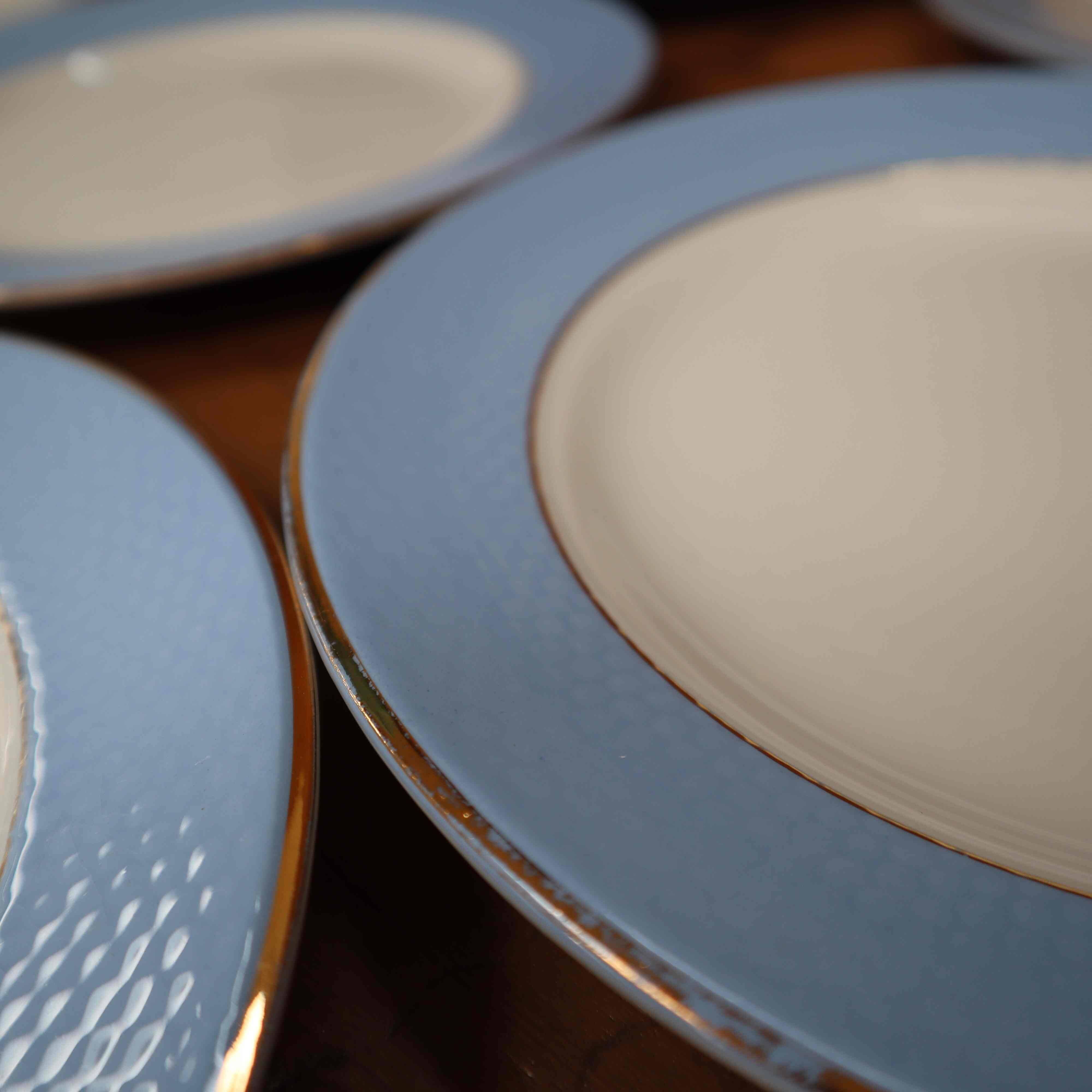 Set of 6 flat plates l'Amandinoise blue and gold outline 7885