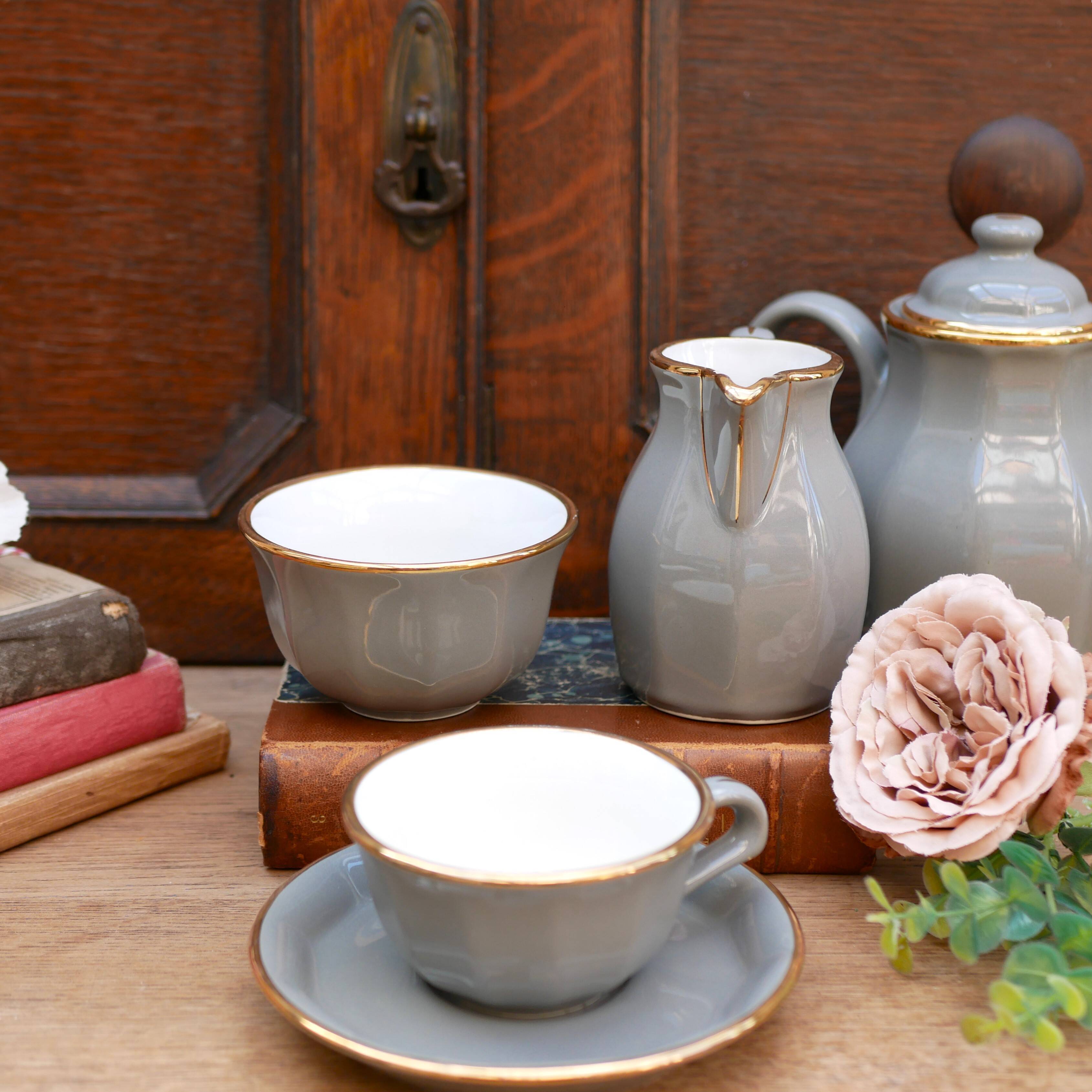 Delaunay breakfast service in grey, white and gold for one person.