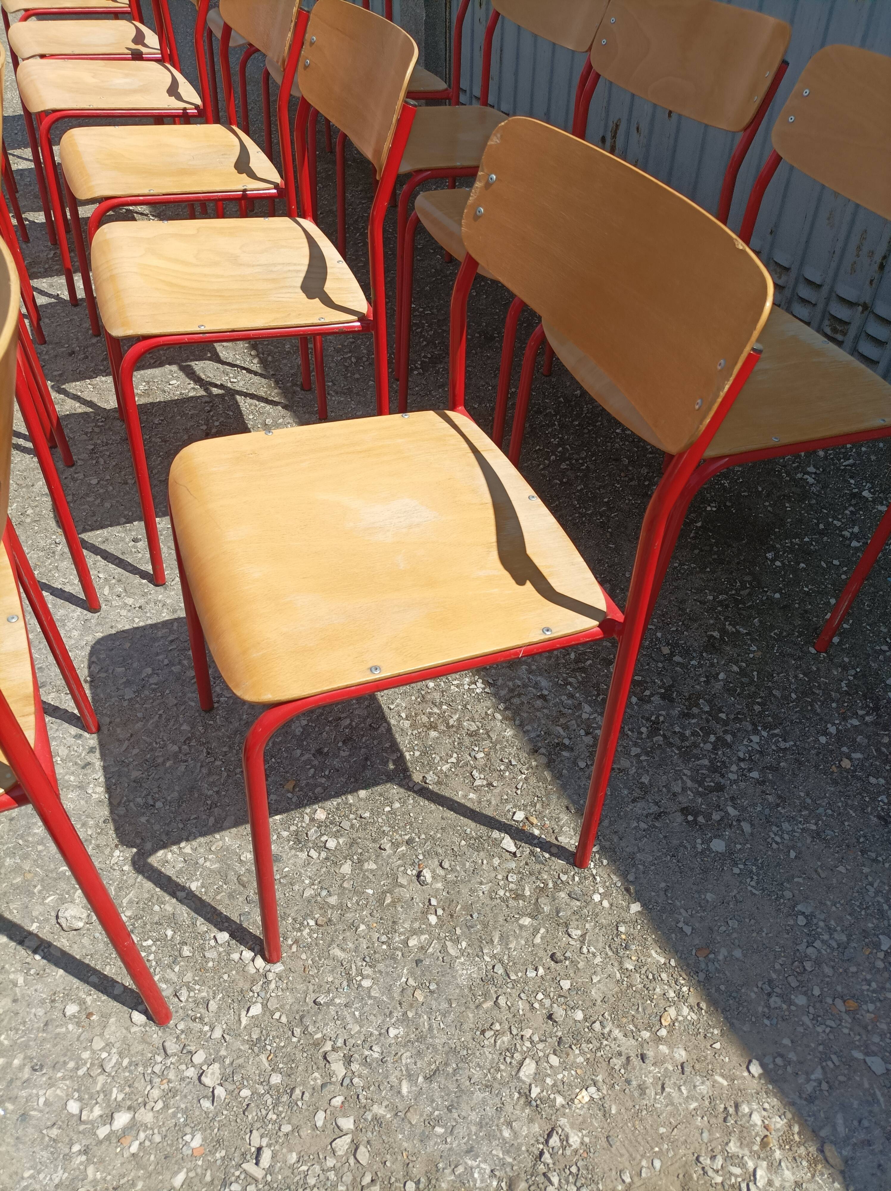 Lot 16 chaises écolier bois métal rouge