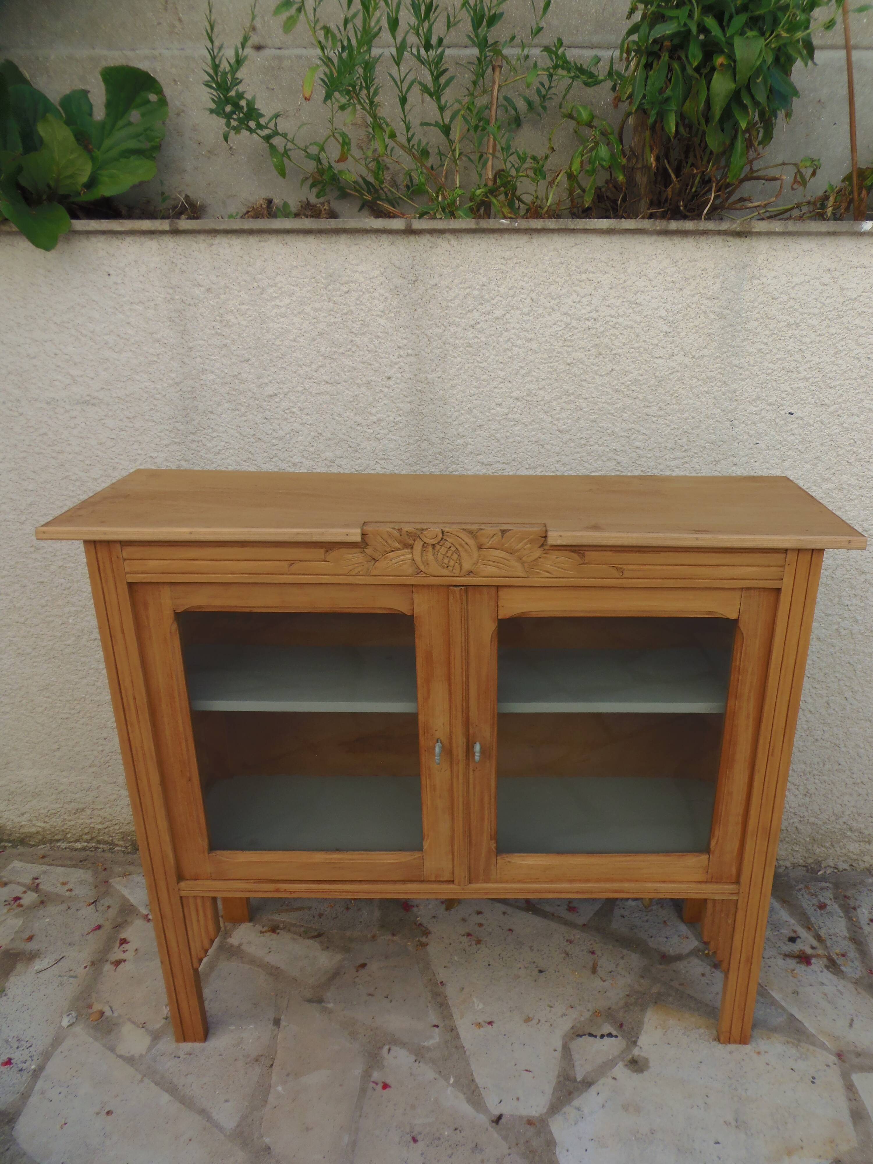 Art Deco sideboard in wood, with 2 glass doors.