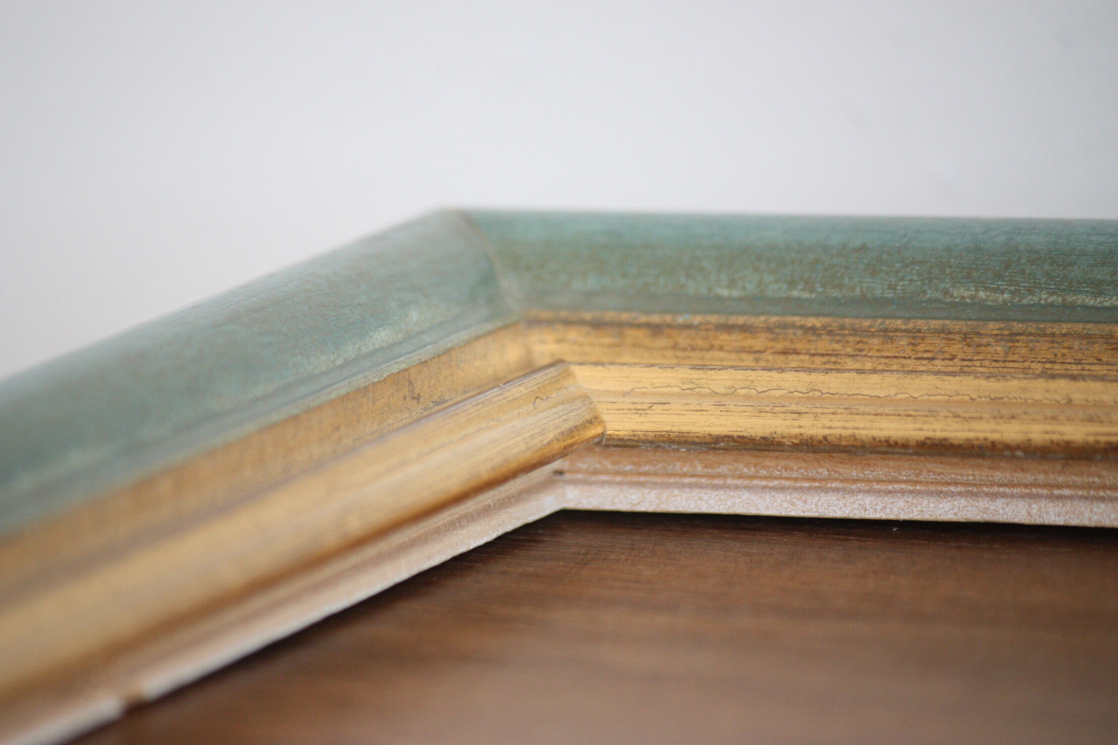 Frame in gilded and green wood