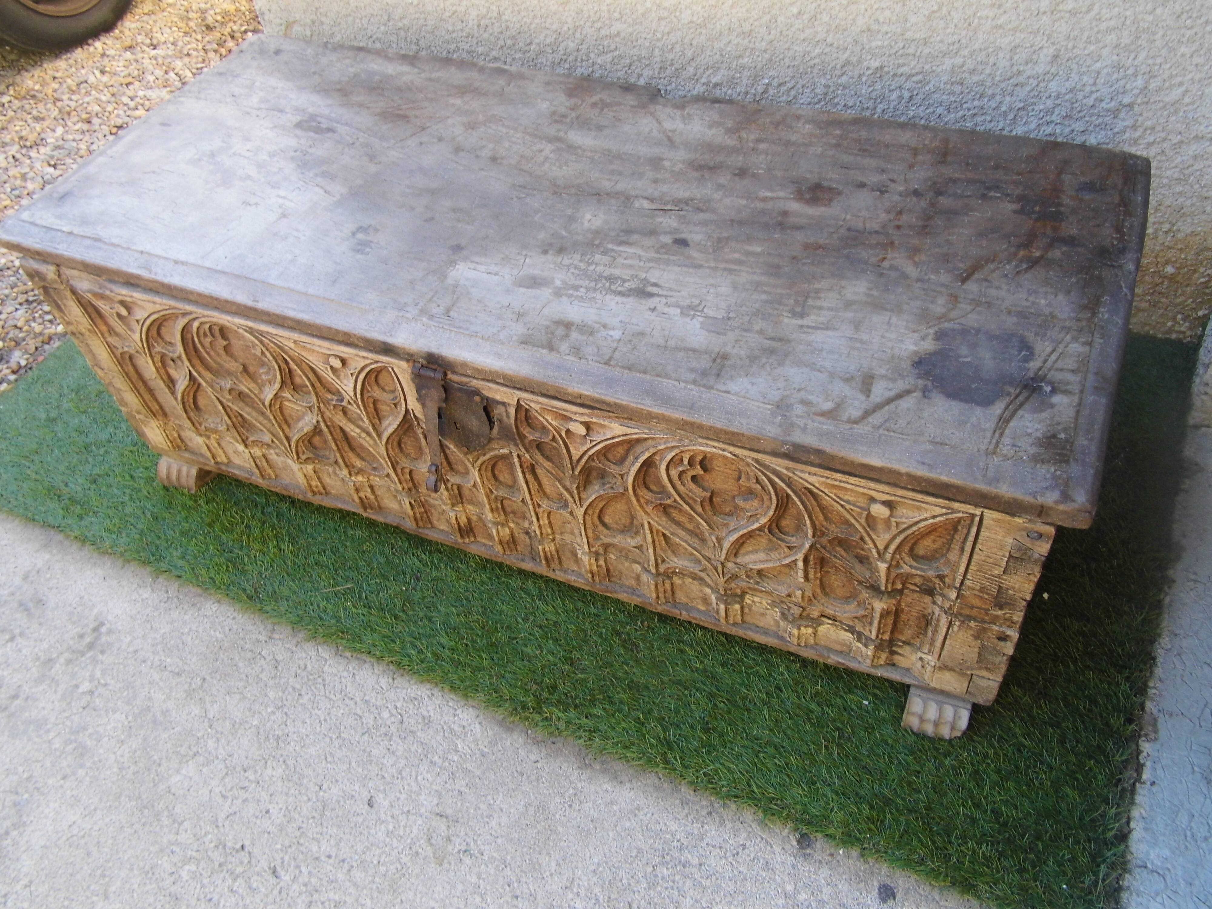 Important solid wood chest from a rare 17th century castle, unique, carved Gothic antique decor, beautiful