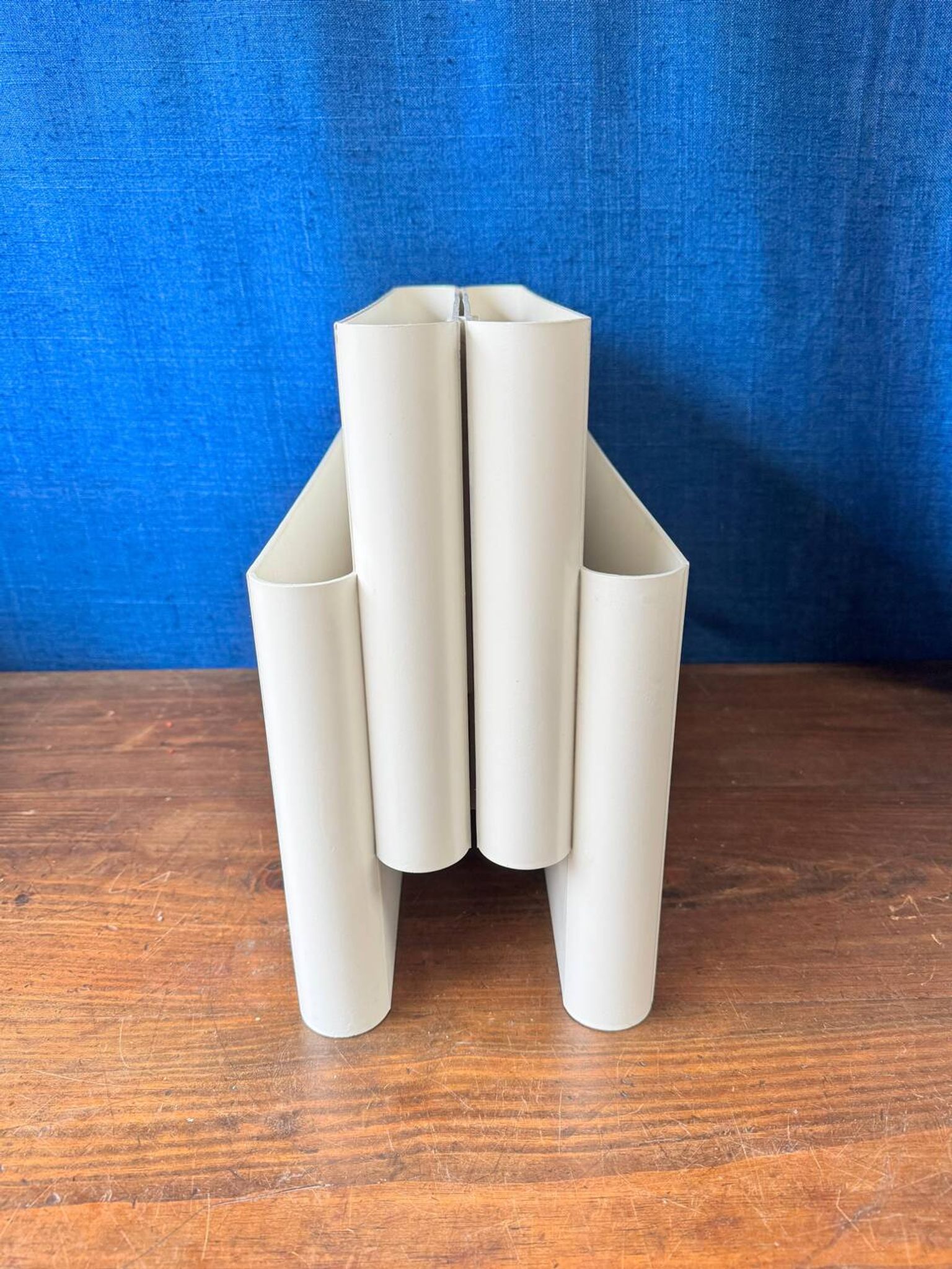 Kartell vintage magazine rack / bookcase – Design Giotto Stoppino