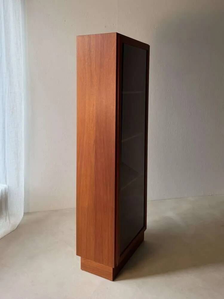 Teak display cabinet Omann Jun Danish design from the 1960s.