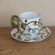 Cup n°1 CAP porcelanas Portugal insects and fruits in relief