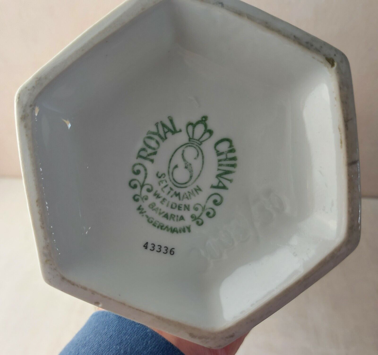 Ceramic vase, leaf decoration, royal china seltmann bavaria 3003/30