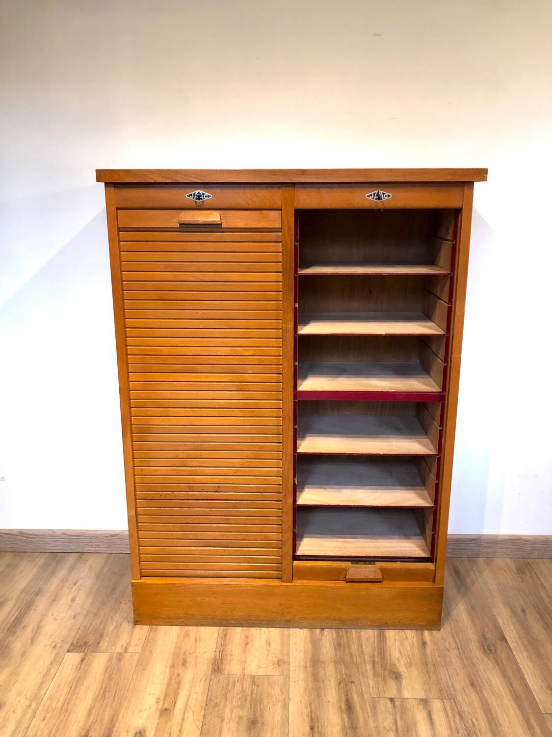 Double curtain folder