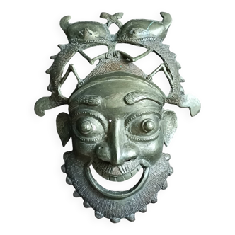 Masque africain en bronze