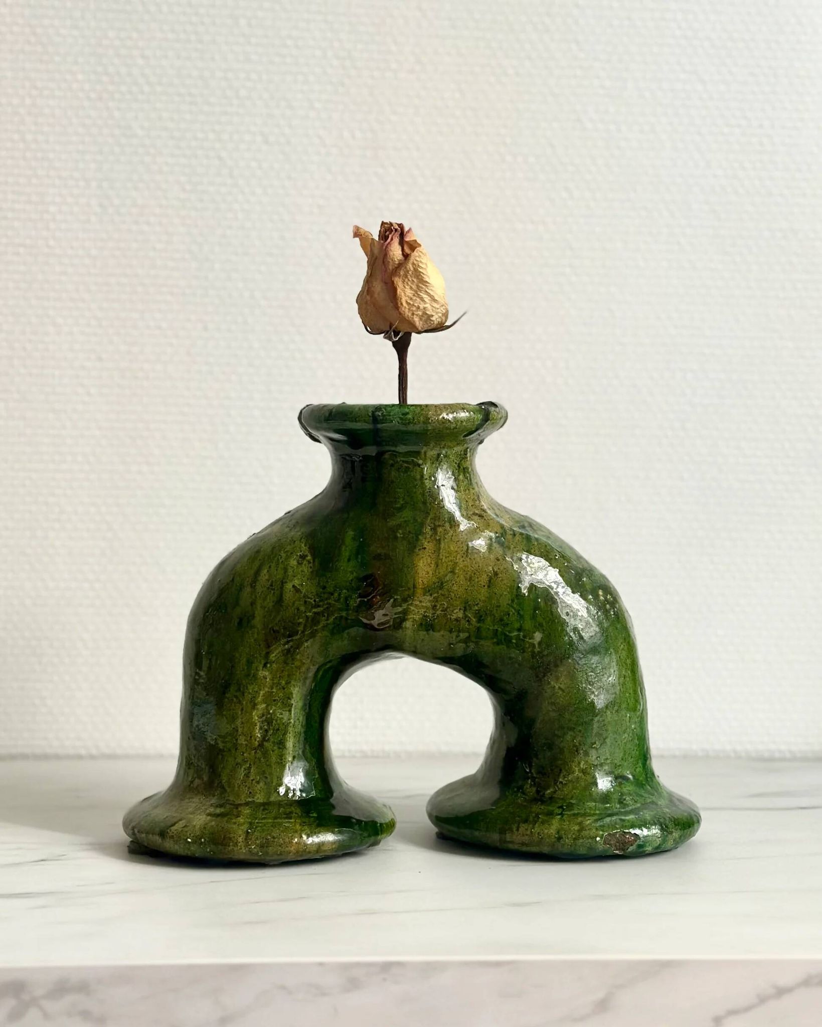 Sculptural vase in glazed ceramic from Tamegroute.
