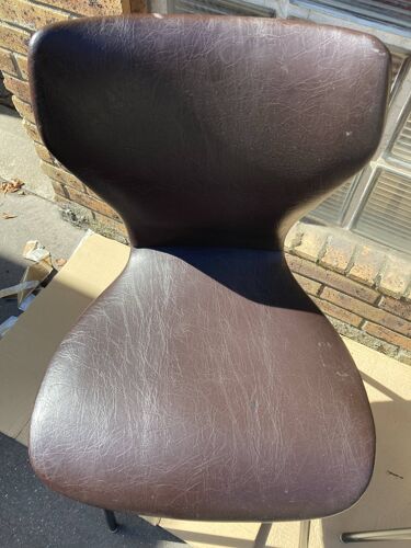 Paire de chaises en cuir