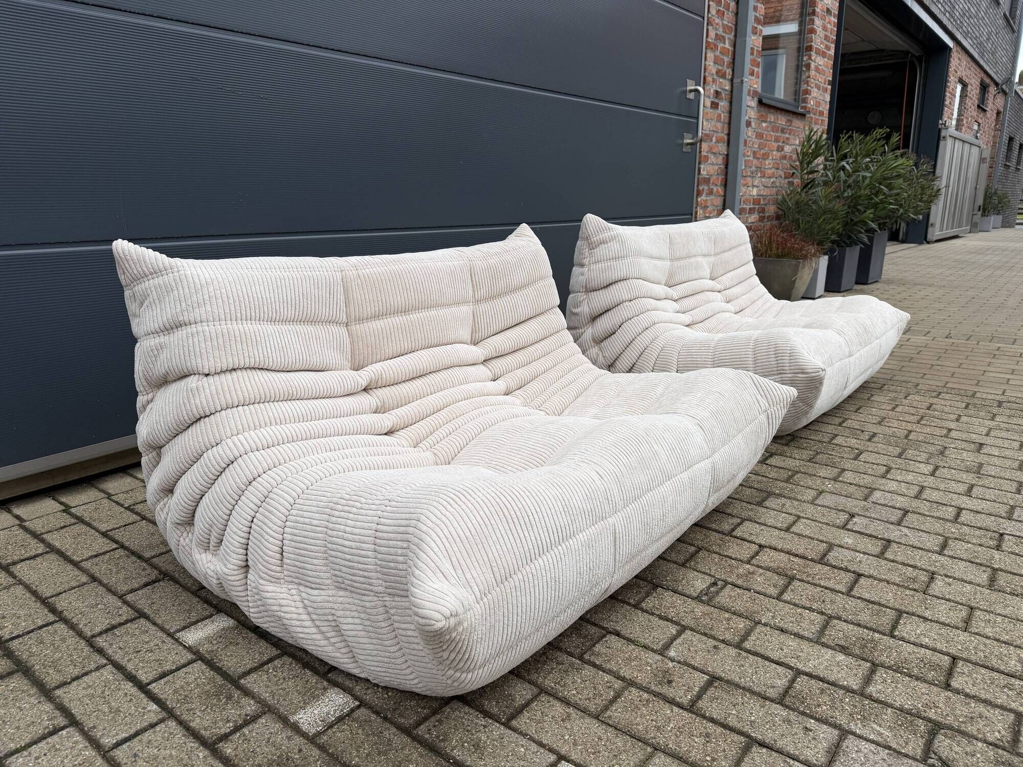 Original ligne roset togo set 3z, 2z + corner beige corduroy in new condition!!